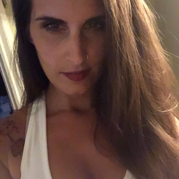 Meet your Posher, Miriam - Picture 1 of 1